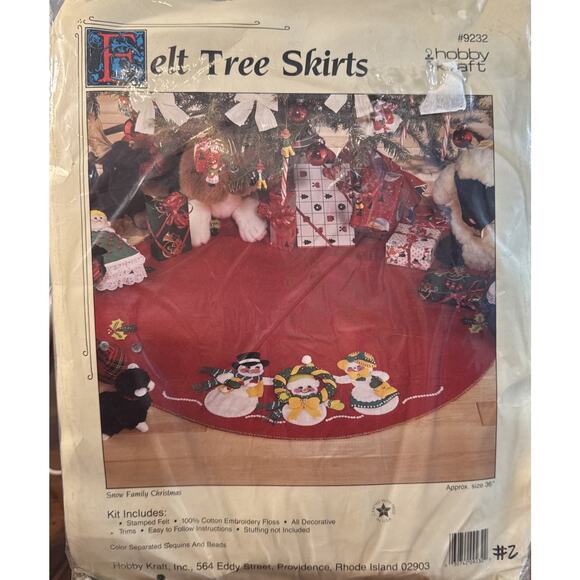 Vintage Hobby Kraft Felt Tree Skirt Kit Snow Family Christmas Tree Skirt 36" - Picture 1 of 6